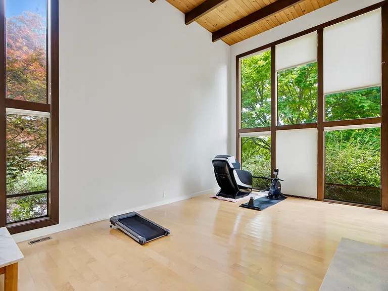6730 W Mercer Way — Photo 12
