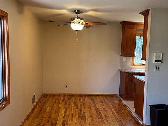 4th image of 230 Downes Ave