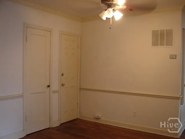 1208 E Victory Dr #2 — Photo 4