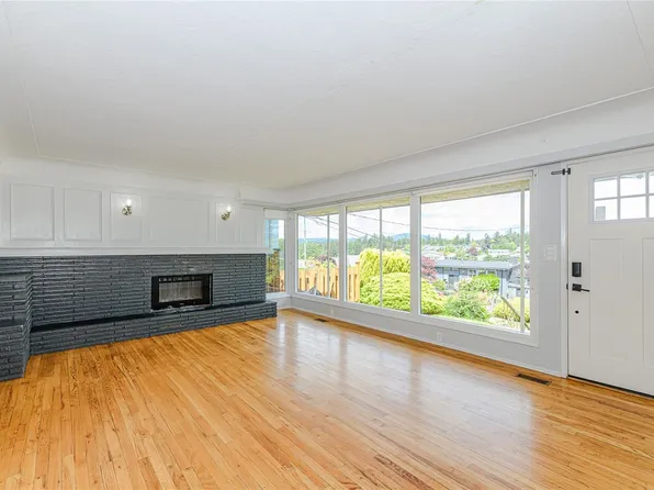 585 Baker St, Saanich, BC V8Z 2H6