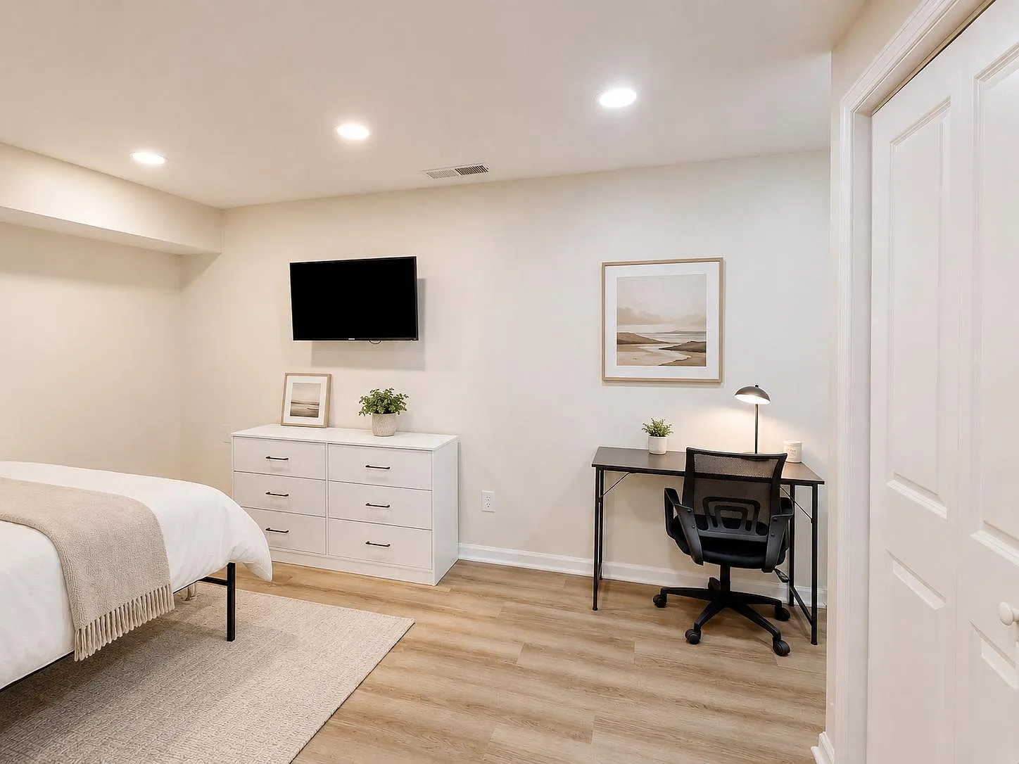 1 bed, 2.0 bath, 924 sqft, $1,590 — Photo 1