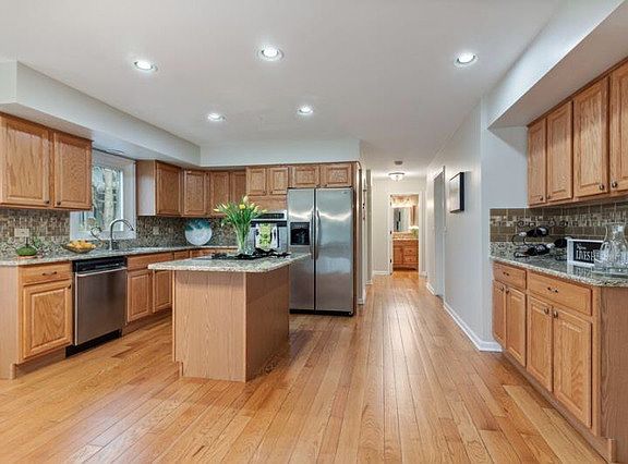 4th image of 6492 Bannister Ct