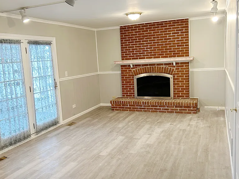 637 Independence Ave — Photo 10