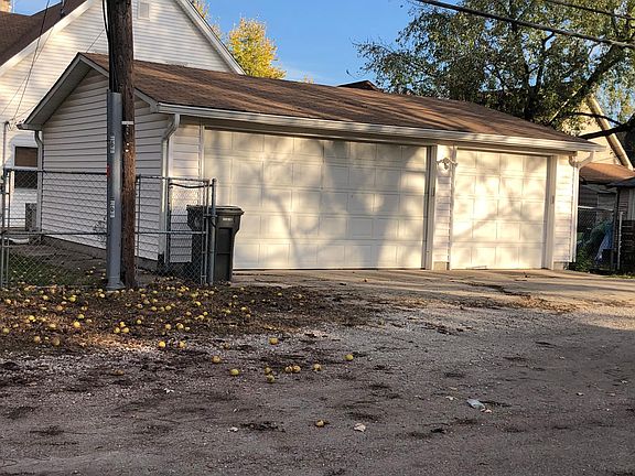 3-CAR GARAGE - ALLEY ACCESS