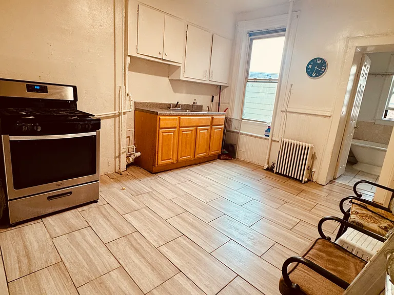 88 Jordan Ave #6 — Photo 10