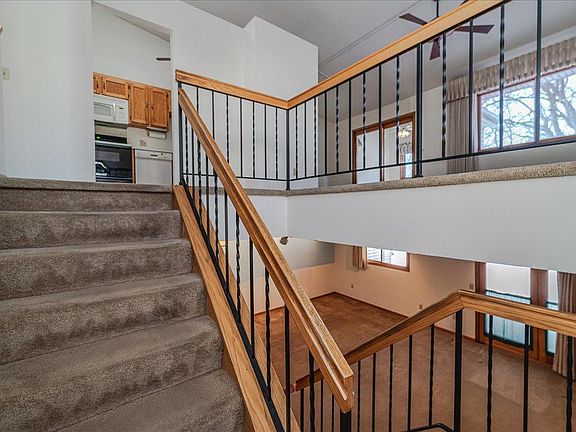 5th image of 352 Upper Wood Way #0