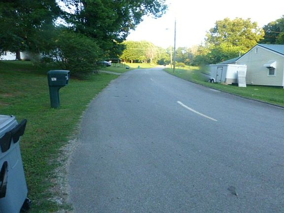 5th image of 303 Beechwood Ln