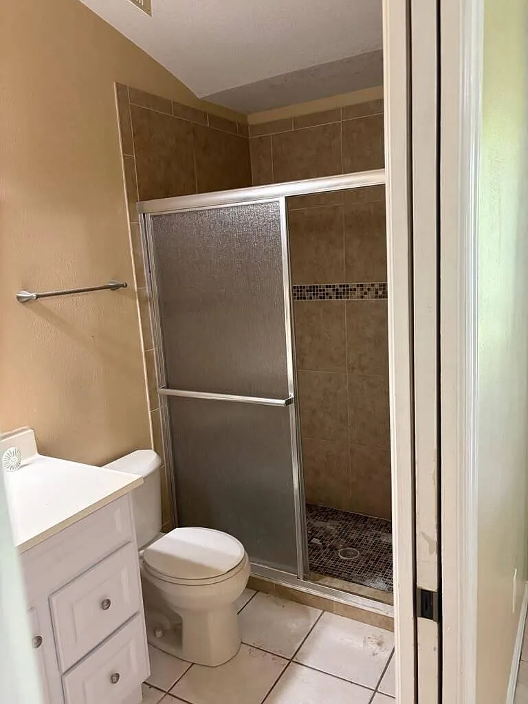3 bed, 2.0 bath, 1302 sqft, $2,500 — Photo 3