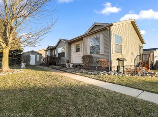 11191 Shady Grove Ct, South Lyon, MI 48178