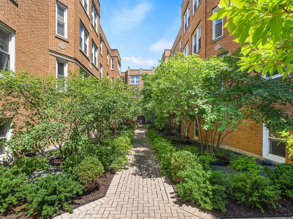 536 W Belmont Ave #2S, Chicago, IL 60657