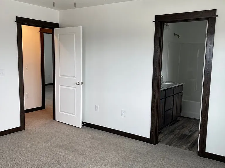 605 Black Diamond St — Photo 14