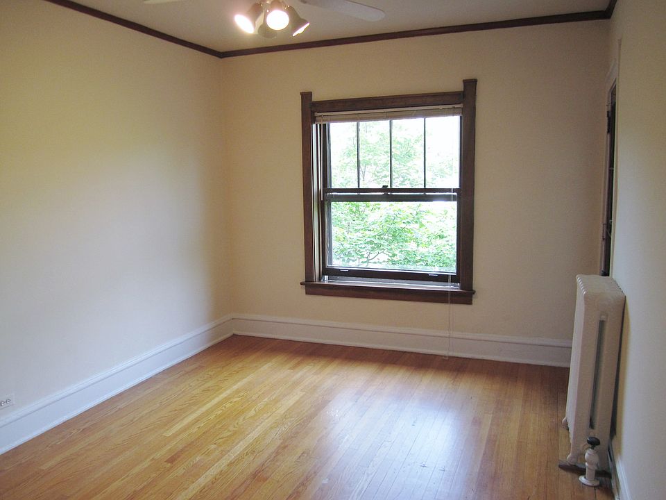 1st image of 1059 W Ardmore Ave #3