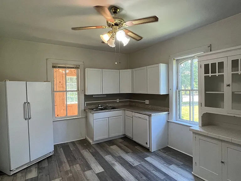 630 E Wausau Ave — Photo 4