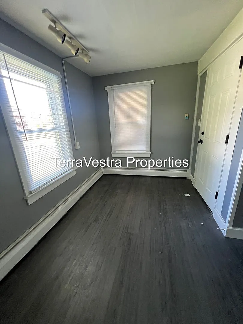 138 Denny Ave — Photo 3