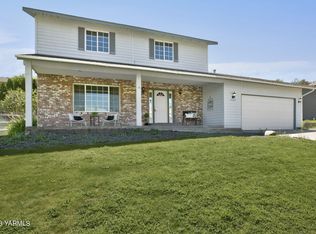 1604 W Orchard Ave, Selah, WA 98942