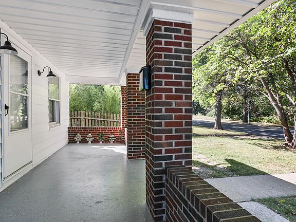 3rd image of 5515 Gladstone Blvd