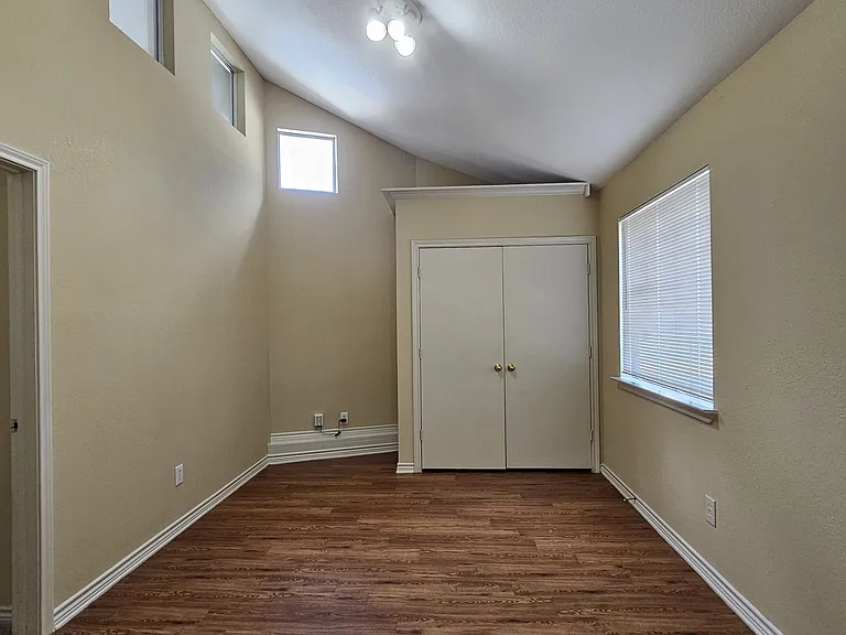 10105 Galway Dr — Photo 3