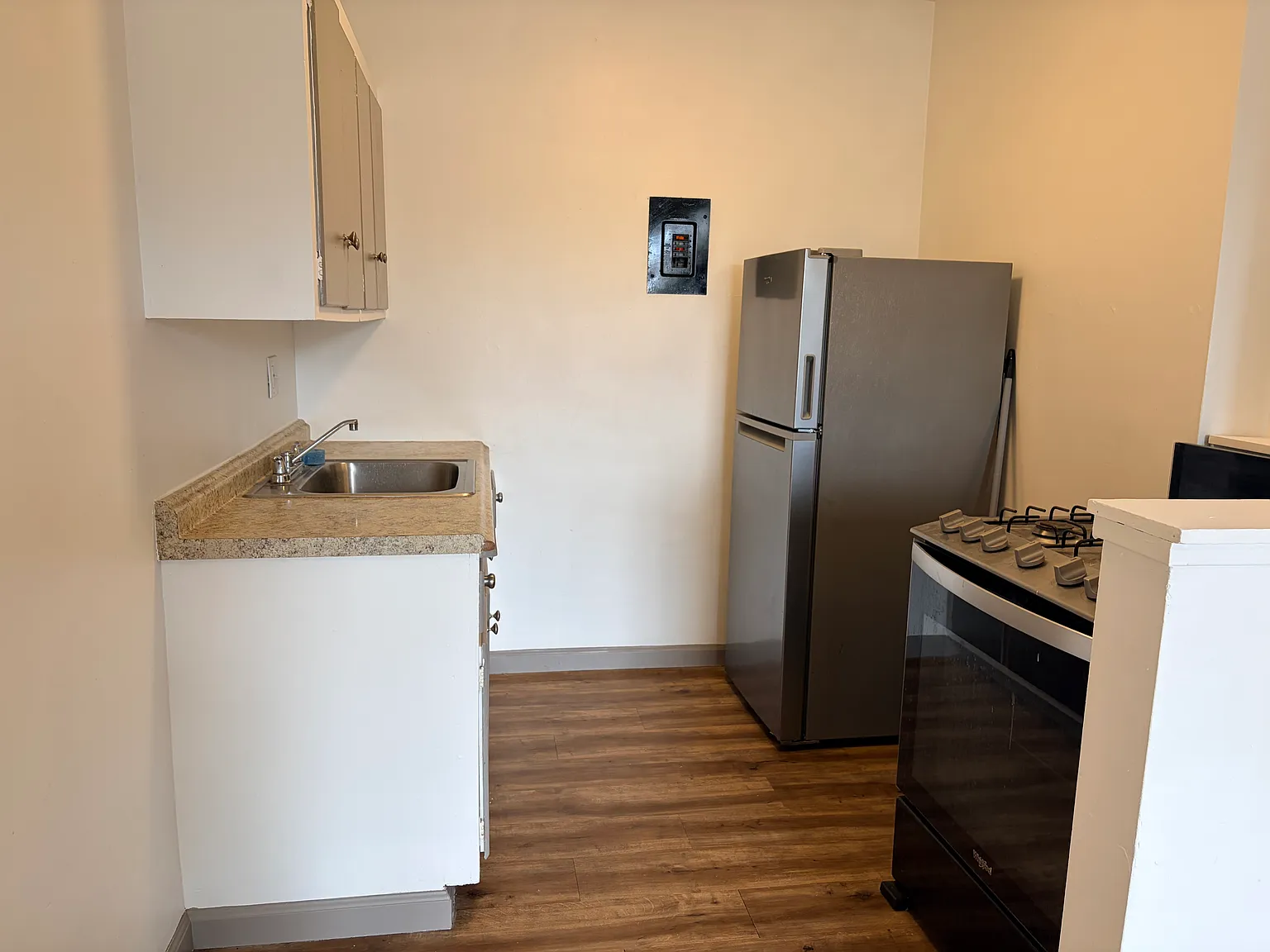 1 bed, 680 sqft, $1,875 — Photo 3