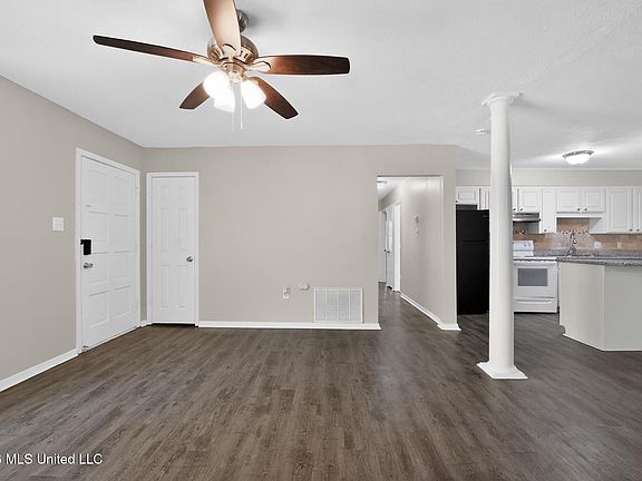 4th image of 405 Crestview Dr
