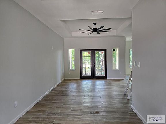 3rd image of 605 Delia Ln
