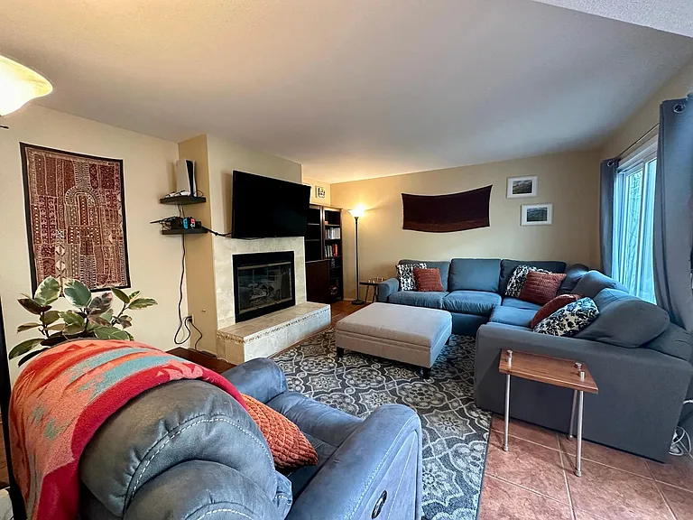 1445 Grand Ave #A — Photo 3