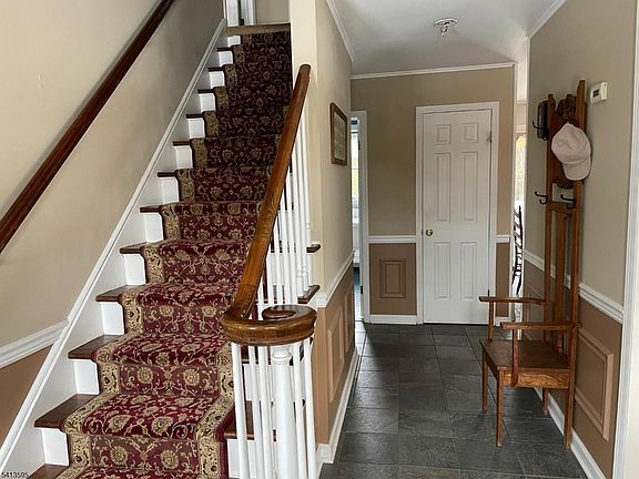 3rd image of 938 Potters Rd