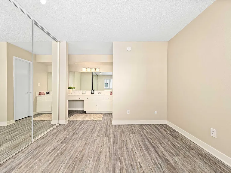 Summerview Beach Resort Luxury Apartments — Photo 51