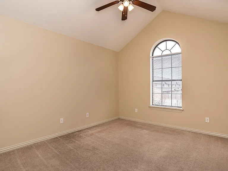 4040 Glenstone Ter — Photo 15