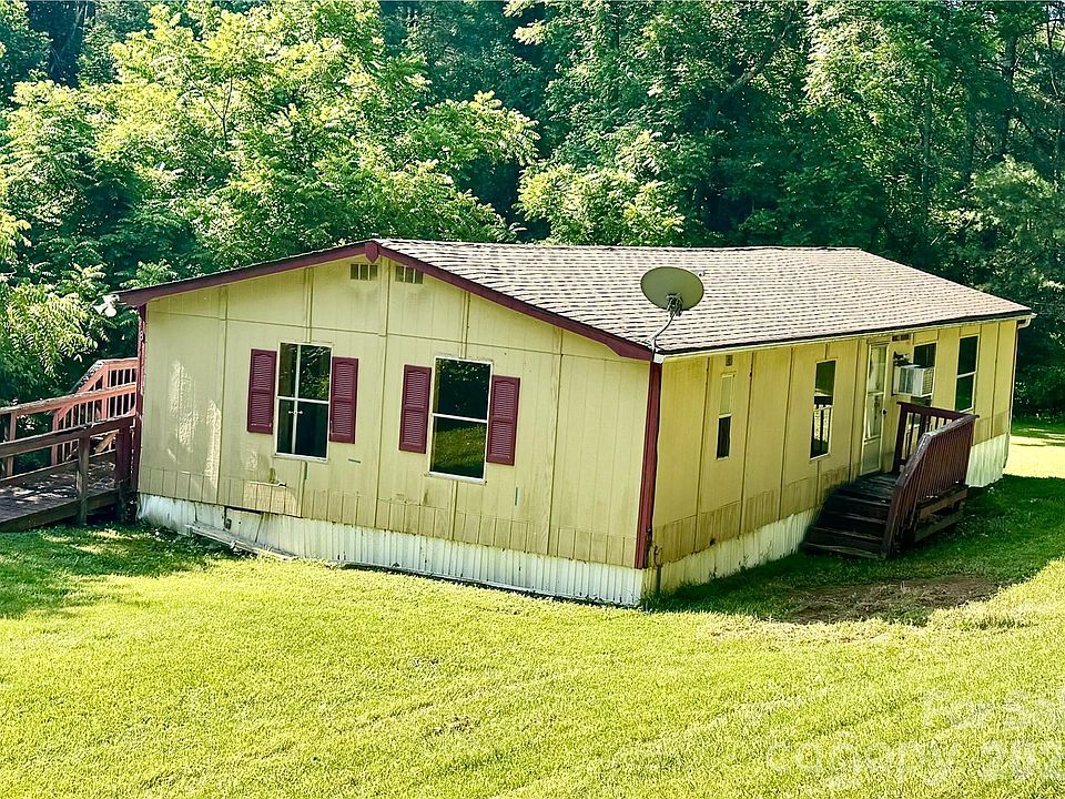 1st image of 8 White Oak Dr