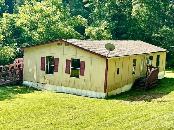8 White Oak Dr, Leicester, NC 28748