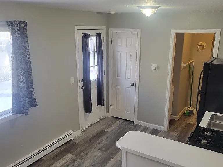 1471 N Zenobia St #C — Photo 2