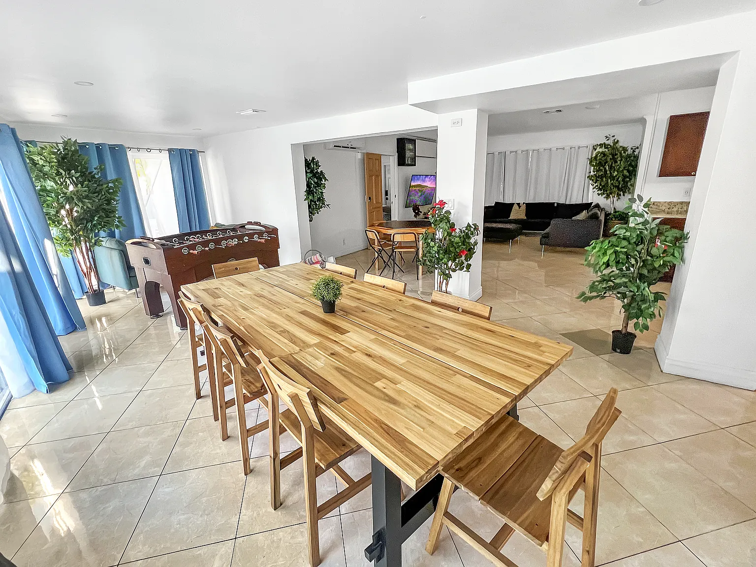 5 bed, 2200 sqft, $5,800 — Photo 4