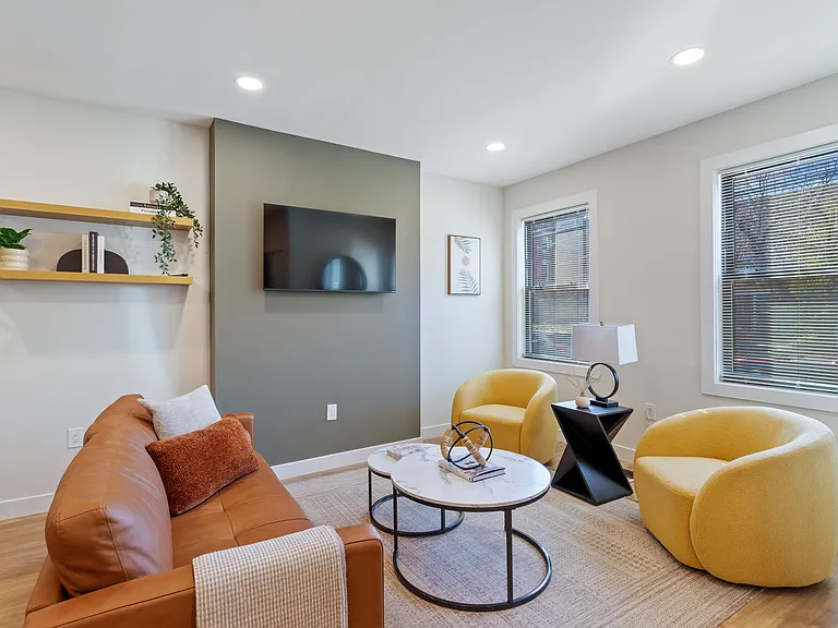 1507 W Thompson St — Photo 2