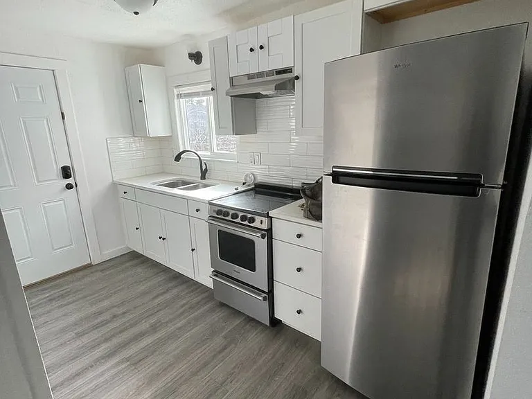 327 N 4th St #8 — Photo 5