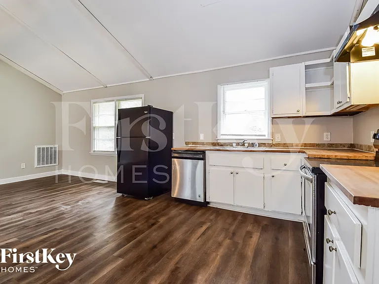 3217 Sandusky Dr — Photo 8