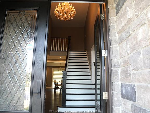 4th image of 220 Rafih Cres