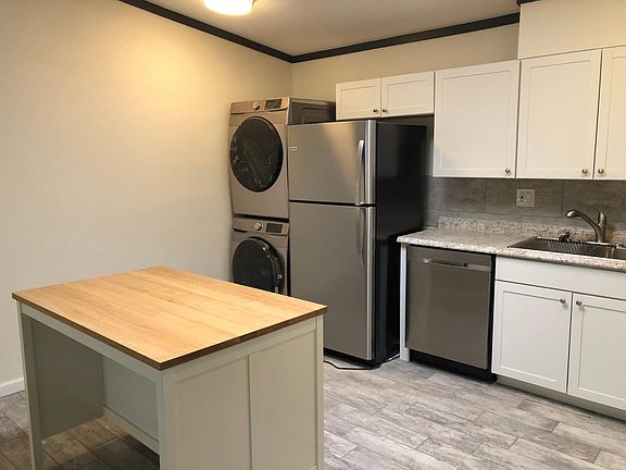 Kitchen (all new stainless steel appliances)