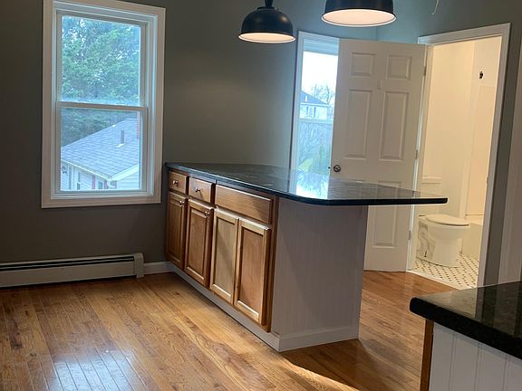 Open concept with peninsula- 
with seating capabilities