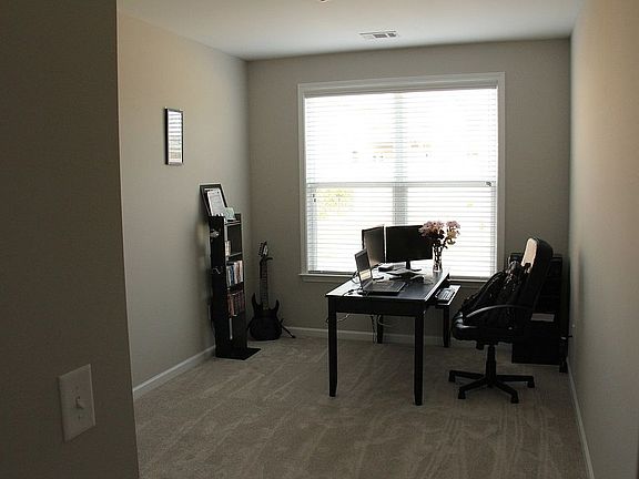 Mail floor bedroom/office