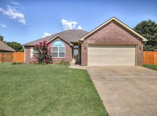 14039 S 300th East Ave, Coweta, OK 74429