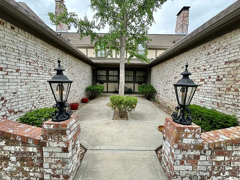 10220 Foster St — Photo 1
