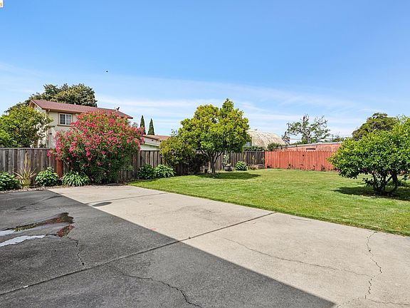 4th image of 1475 166th Ave