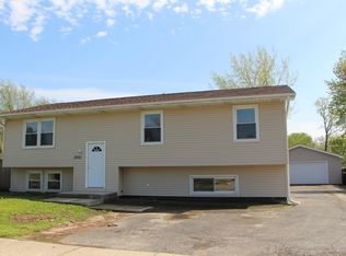 3901 Devonshire Ln, Park City, IL 60085