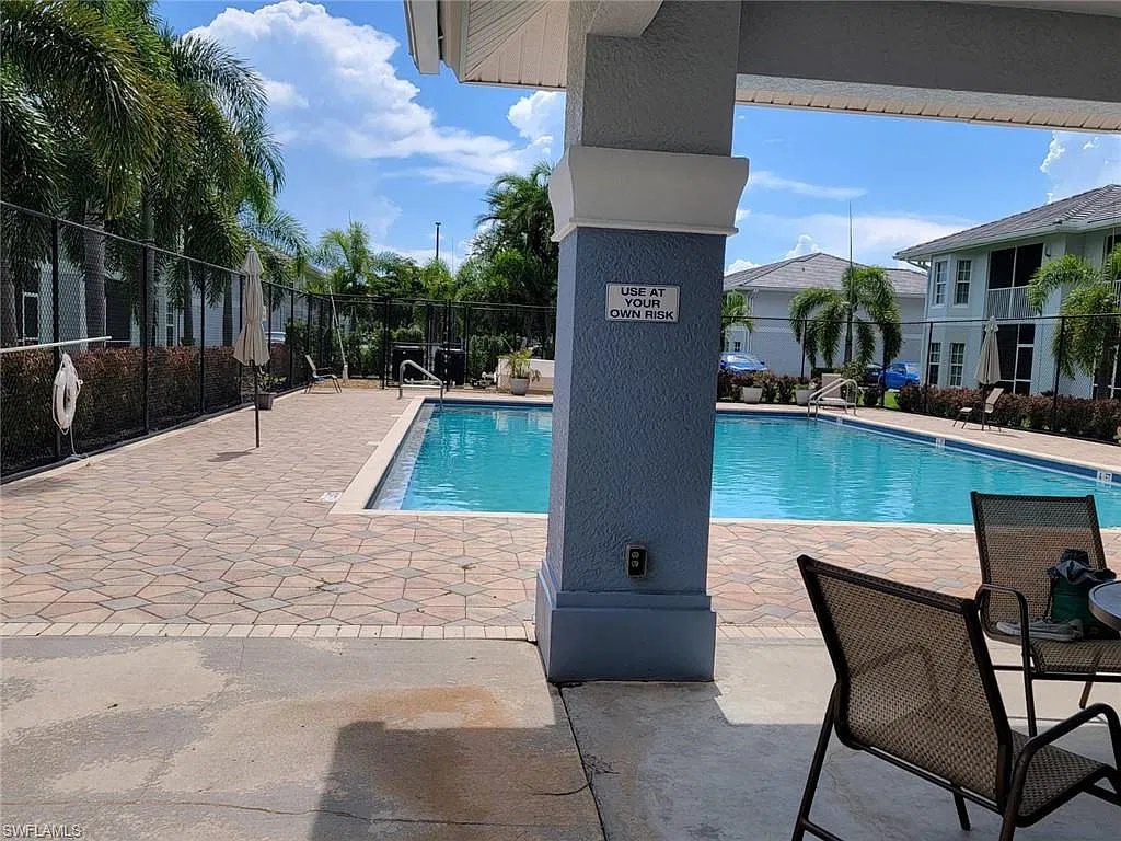 2 bed, 2.0 bath, 932 sqft, $1,350 — Photo 2