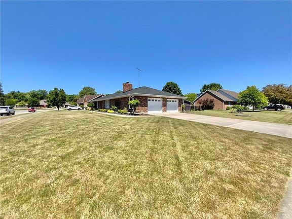 2nd image of 106 Royal Oak Dr