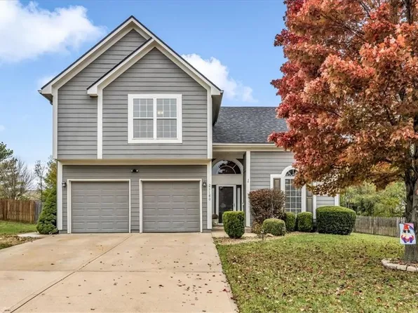 21180 W 226th St, Spring Hill, KS 66083