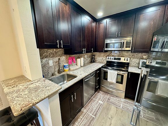 5th image of 862 N West Knoll Dr #301
