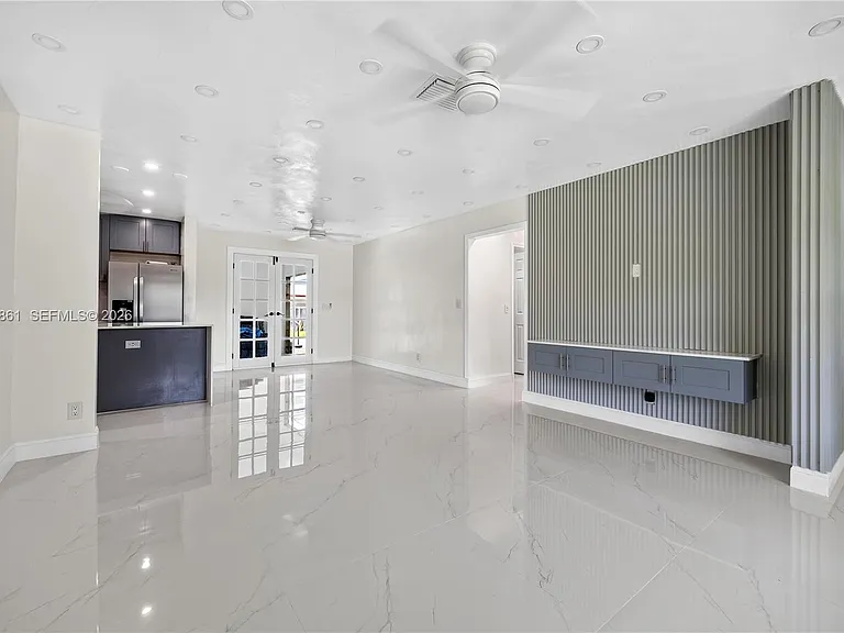 4225 Monroe St — Photo 4