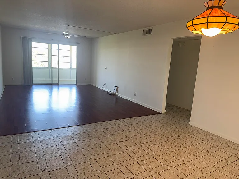2901 Victoria Cir #H4 — Photo 11
