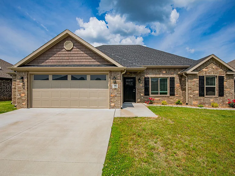 870 Bob Glen Cir — Photo 1